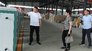 省市領(lǐng)導(dǎo)走基層    煤改電供暖受重視