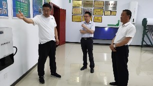 縣領(lǐng)導(dǎo)深入蔚縣電鍋爐廠家進(jìn)行調(diào)研